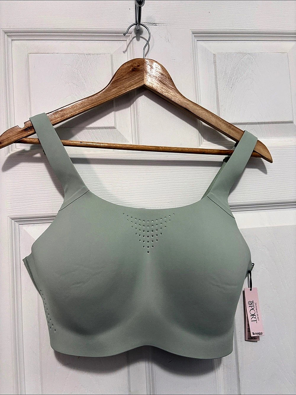 NWT Victoria's Secret Featherweight Max Sports Bra in Sage Green 38D